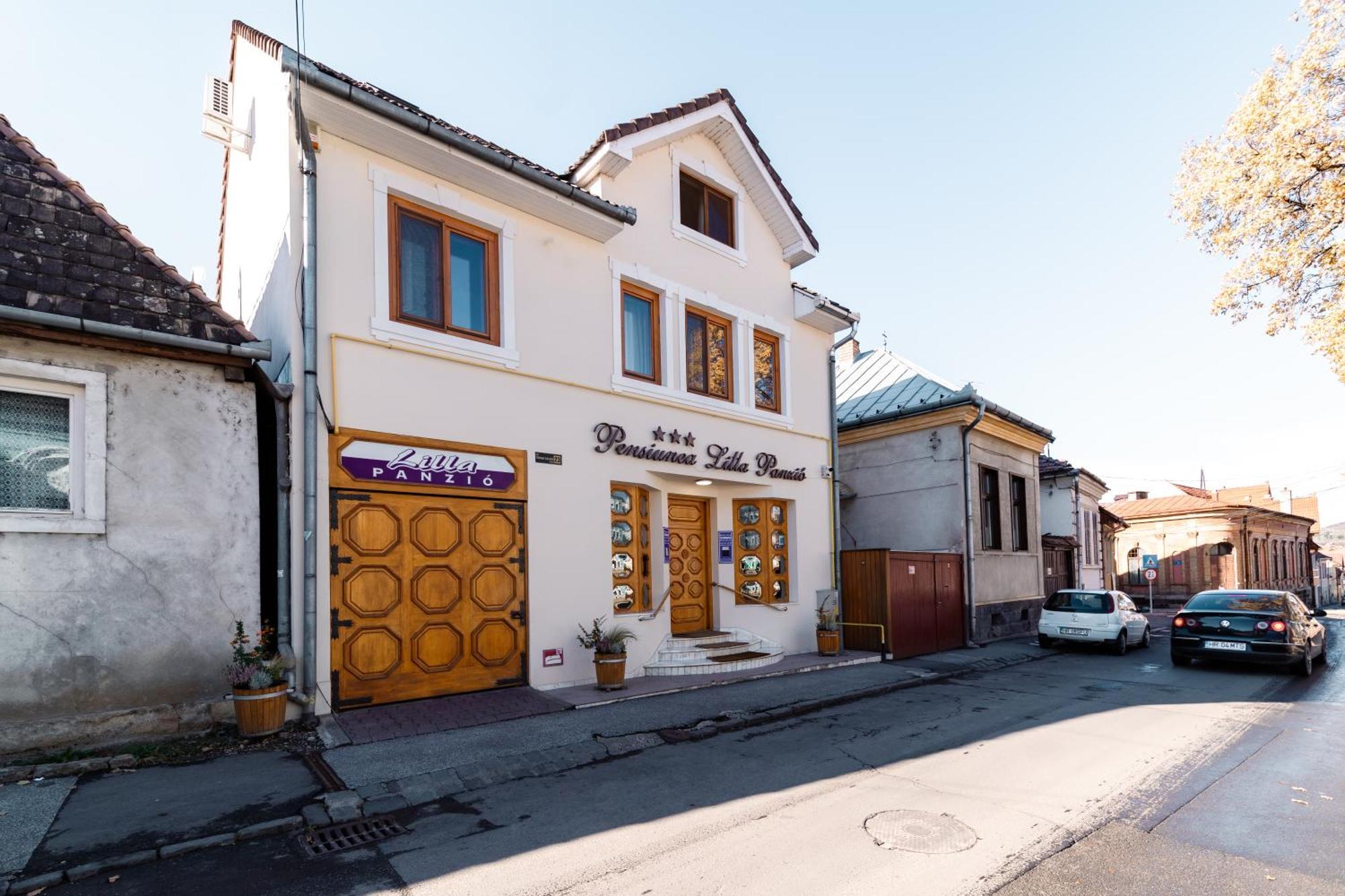 Lilla Panzio Hotel Odorheiu Secuiesc Luaran gambar