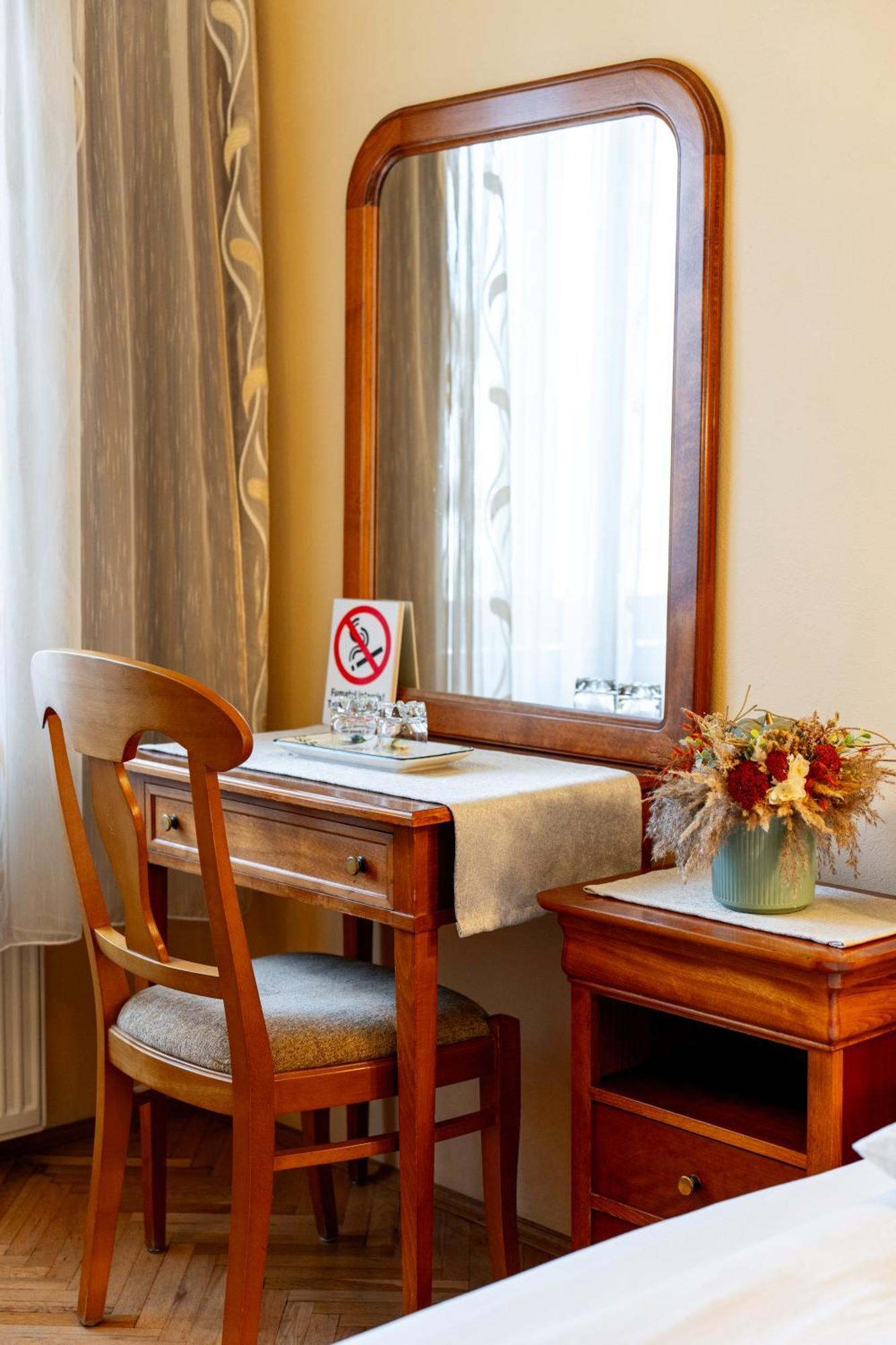 Lilla Panzio Hotel Odorheiu Secuiesc Luaran gambar