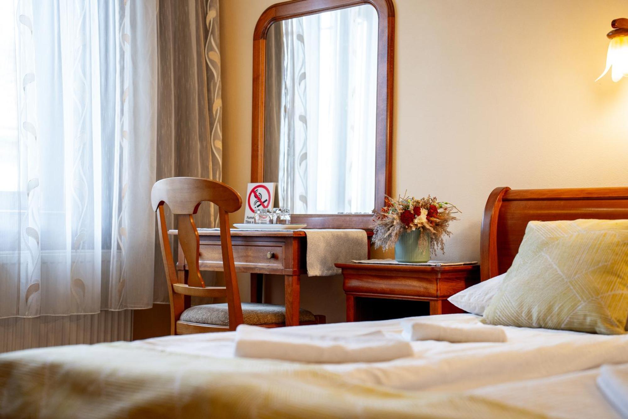 Lilla Panzio Hotel Odorheiu Secuiesc Luaran gambar